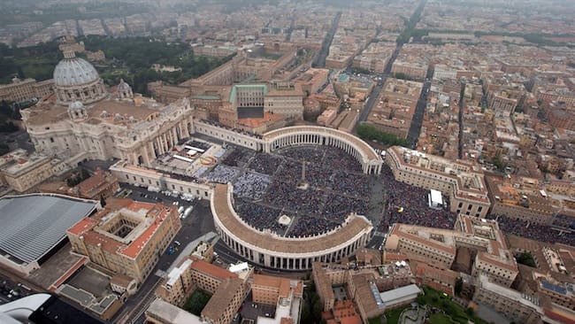 En caso de la muerte de un Papa y antes del cónclave, Gianni se encarga de sellar todas las puertas que comunican los Museos Vaticanos con la Capilla Sixtina para evitar cualquier filtración. Foto: Getty Images
